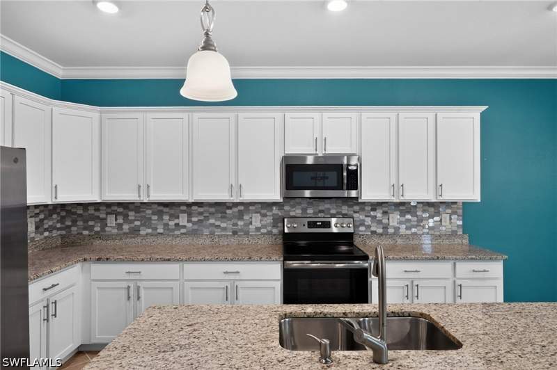4 bedroom SingleFamilyResidence at 4295 Bluegrass Dr, Castalina, Fort Myers — photo 3
