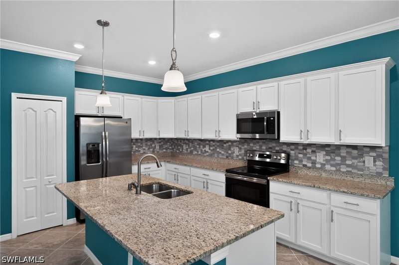 4 bedroom SingleFamilyResidence at 4295 Bluegrass Dr, Castalina, Fort Myers — photo 4