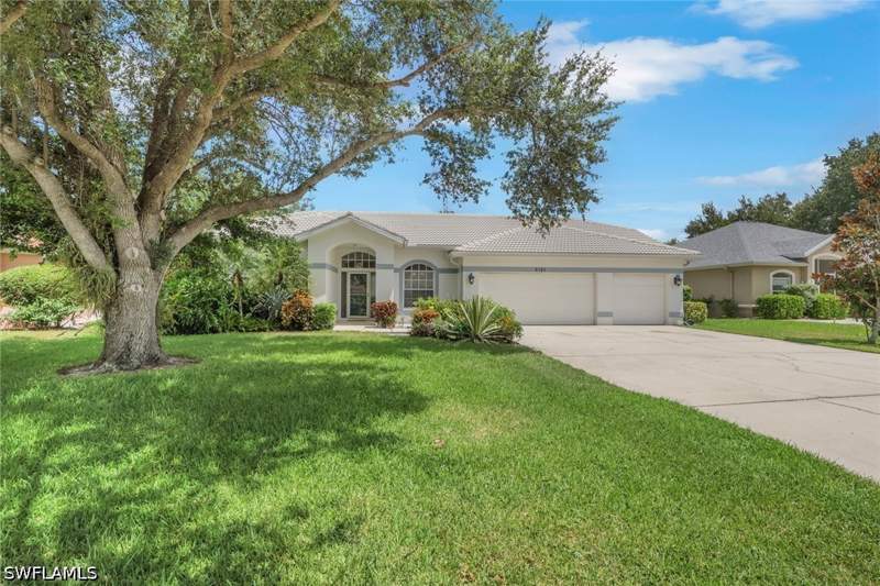 4 bedroom SingleFamilyResidence at 5121 Coldstream Ln, Briarwood, Naples — photo 2