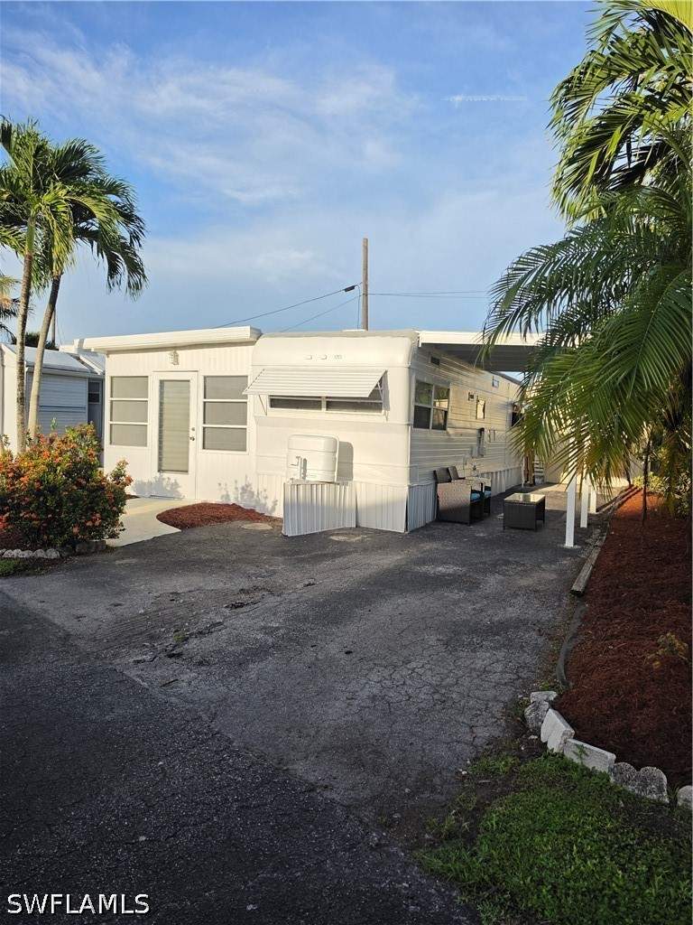 2 bedroom ManufacturedHome at 50 Temple Ln, Holiday Manor, Naples — photo 3