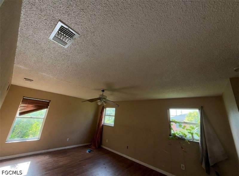 6 bedroom SingleFamilyResidence at 3717 21st St SW, Lehigh Acres, Lehigh Acres — photo 4