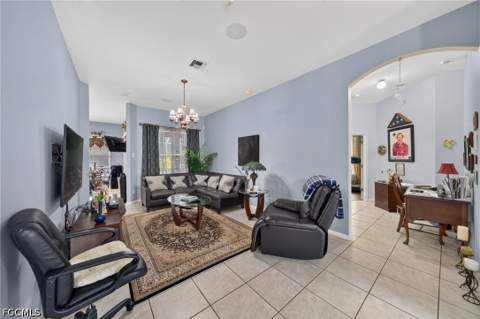 816 Palmetto Ave, Lehigh Acres FL - photo 6 of 43
