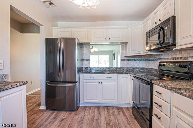 2 bedroom Condominium at 1262 Myerlee Country Club Blvd 6, Myerlee Country Club Estates North Condo, Fort Myers — photo 4