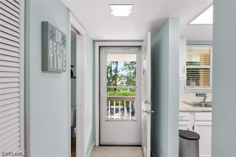 2 bedroom Condominium at 87 N Collier Blvd J18, Island Manor Apts, Marco Island — photo 4