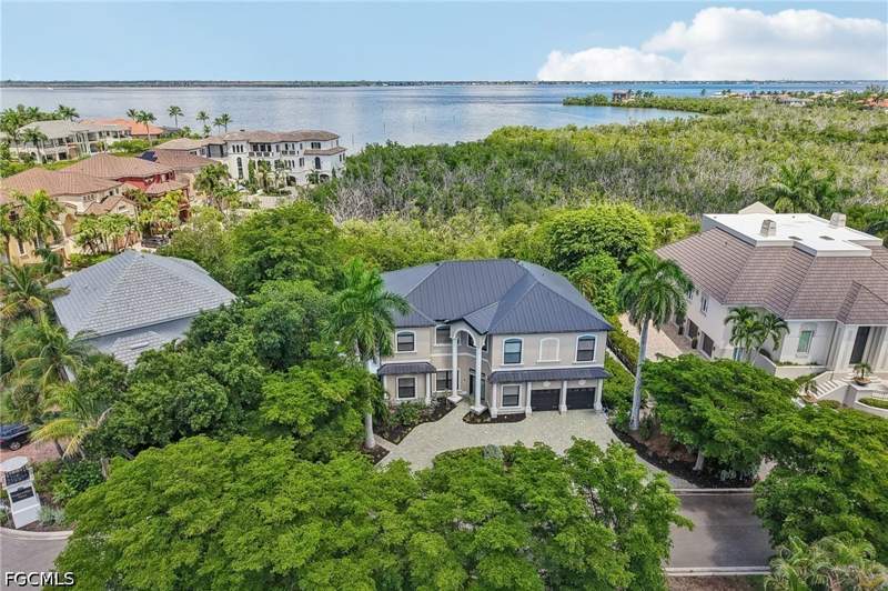 3 bedroom SingleFamilyResidence at 15701 Chatfield Dr, St. Charles Harbour, Fort Myers — photo 3
