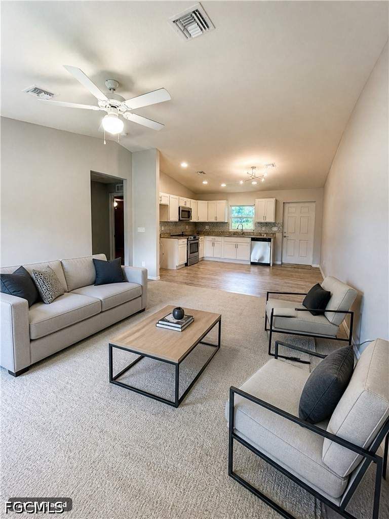 3 bedroom SingleFamilyResidence at 5013 SE Tradewinds Cir, Port Labelle, Labelle — photo 2
