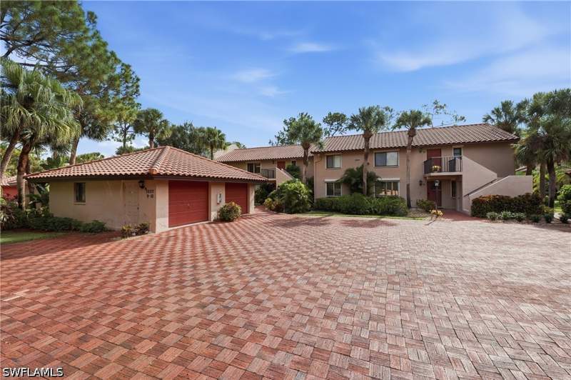 2 bedroom Condominium at 3207 Horse Carriage Way 10, Coach House, Naples — photo 2