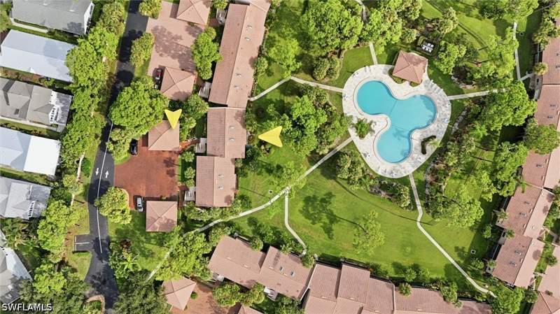 2 bedroom Condominium at 3207 Horse Carriage Way 10, Coach House, Naples — photo 3