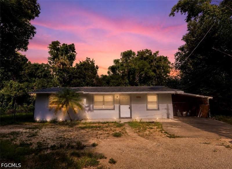 3 bedroom SingleFamilyResidence at 3900 Arnold Dr, Fort Myers, Fort Myers — photo 2