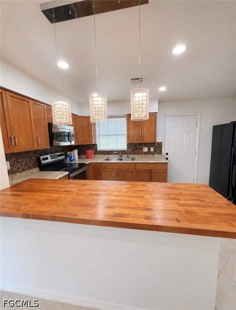 3 bedroom SingleFamilyResidence at 3900 Arnold Dr, Fort Myers, Fort Myers — photo 4