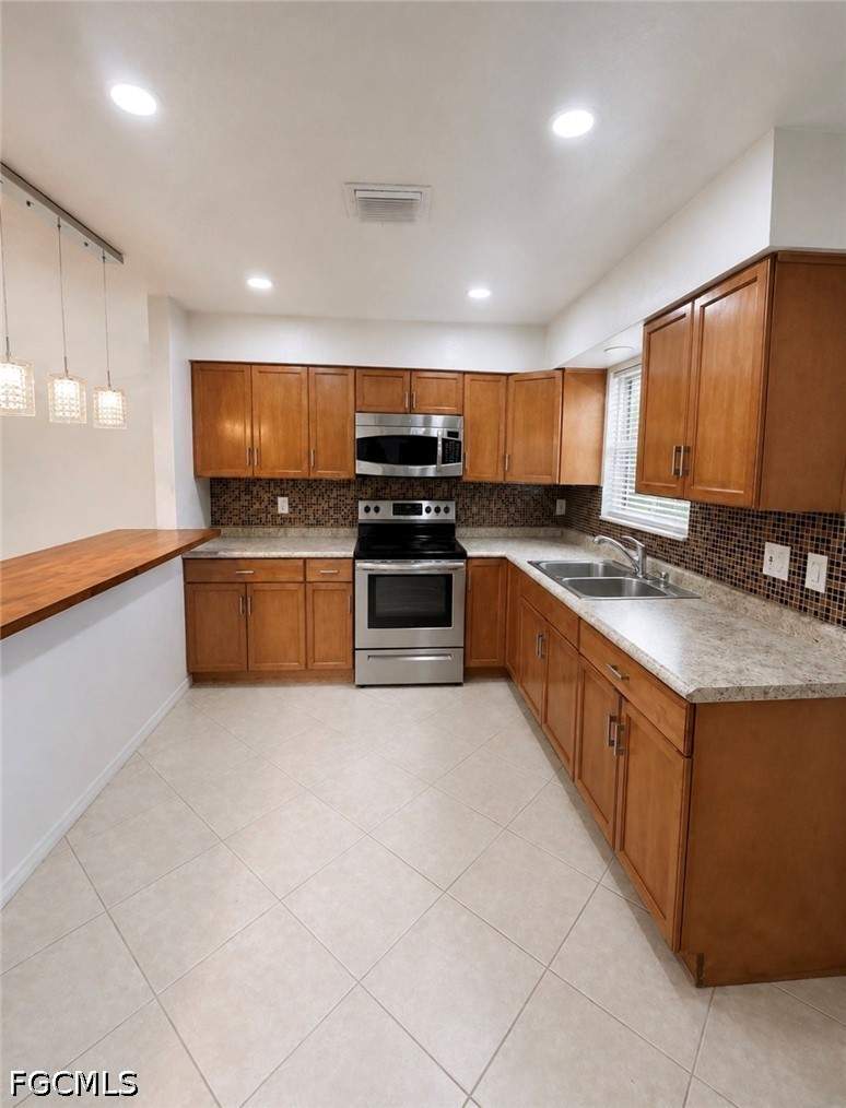3 bedroom SingleFamilyResidence at 3900 Arnold Dr, Fort Myers, Fort Myers — photo 5