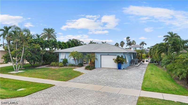 2 bedroom SingleFamilyResidence at 212 Angler Ct, Marco Beach, Marco Island — photo 2