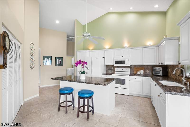 3 bedroom SingleFamilyResidence at 4570 Ashton Ct, Royal Wood, Naples — photo 3