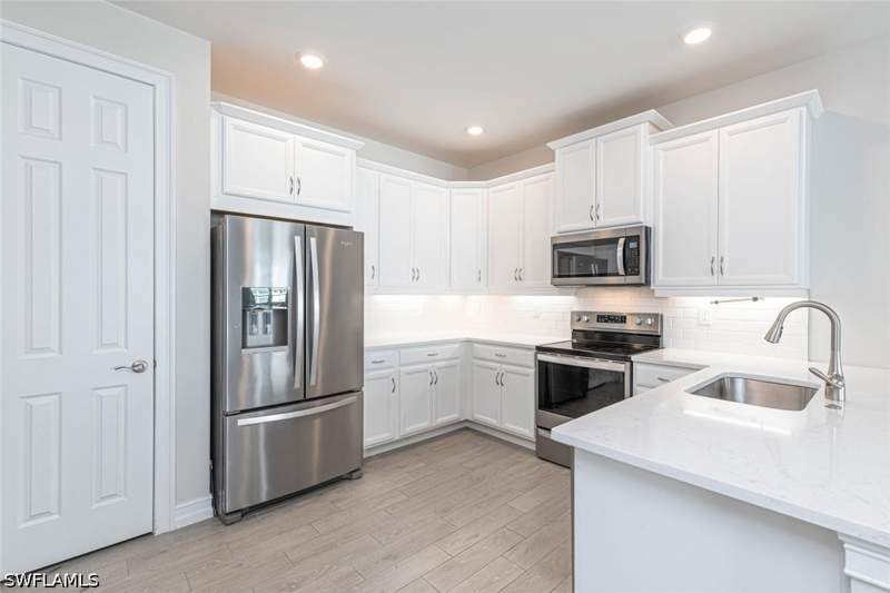 2 bedroom Attached at 1050 Enbrook Loop, Enbrook, Naples — photo 3