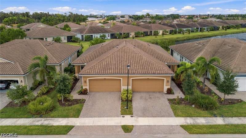 2 bedroom Attached at 10360 Bonavie Cove Dr, Bonavie Cove, Fort Myers — photo 2