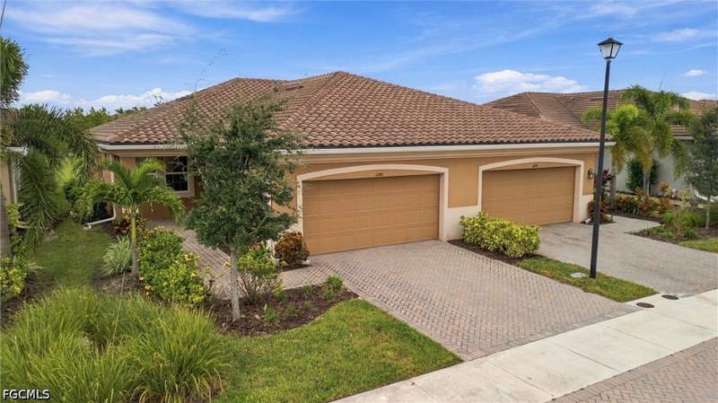 2 bedroom Attached at 10360 Bonavie Cove Dr, Bonavie Cove, Fort Myers — photo 3