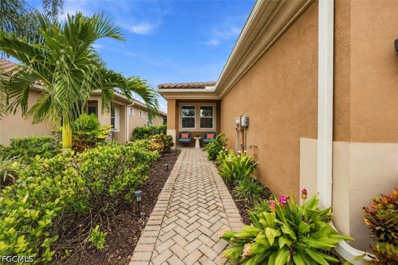 2 bedroom Attached at 10360 Bonavie Cove Dr, Bonavie Cove, Fort Myers — photo 5