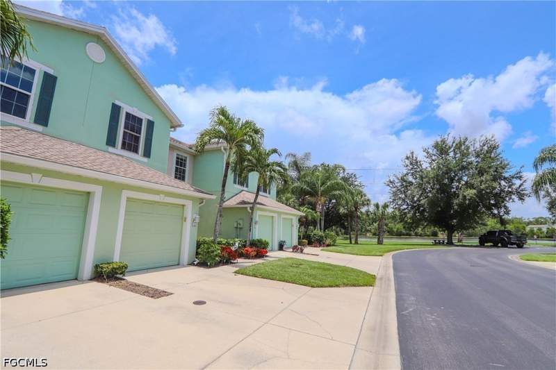 3 bedroom Townhouse at 3630 Pine Oak Cir 105, Forest Lake Townhomes, Fort Myers — photo 2