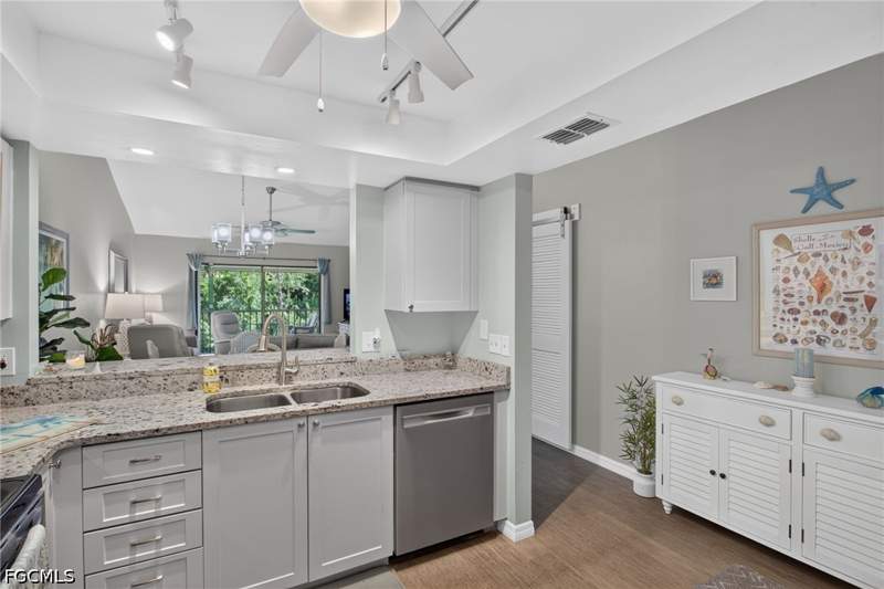 2 bedroom Condominium at 8430 Charter Club Cir 15, Club At Crystal Lake Condominium, Fort Myers — photo 3