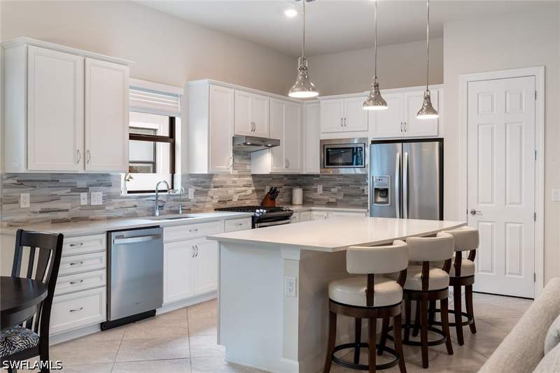 2 bedroom SingleFamilyResidence at 9406 Greyhawk Trl, Greyhawk At Golf Club Of The Everglades, Naples — photo 5
