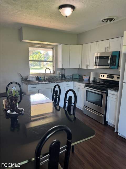 1109 E Jasmine Rd, Lehigh Acres FL - photo 24 of 57