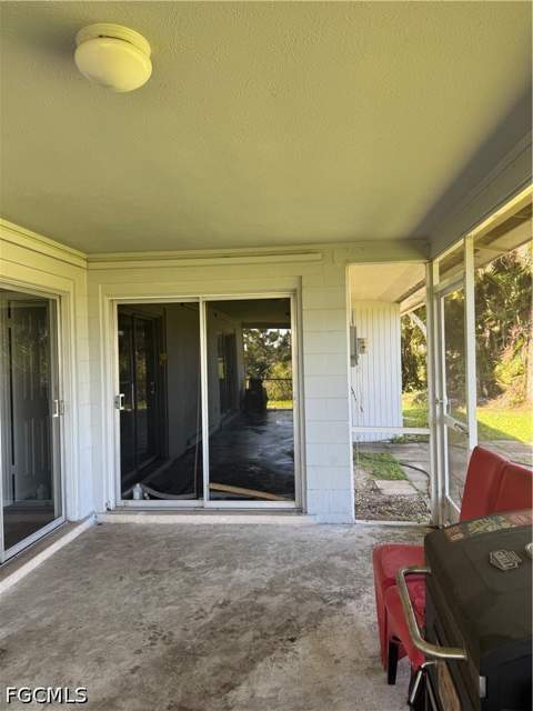 1109 E Jasmine Rd, Lehigh Acres FL - photo 6 of 57
