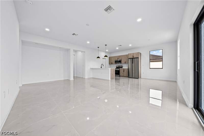 3 bedroom SingleFamilyResidence at 3305 43rd St W, Lehigh Acres, Lehigh Acres — photo 2