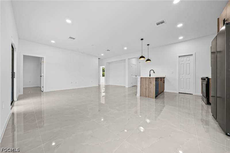 3 bedroom SingleFamilyResidence at 3305 43rd St W, Lehigh Acres, Lehigh Acres — photo 4