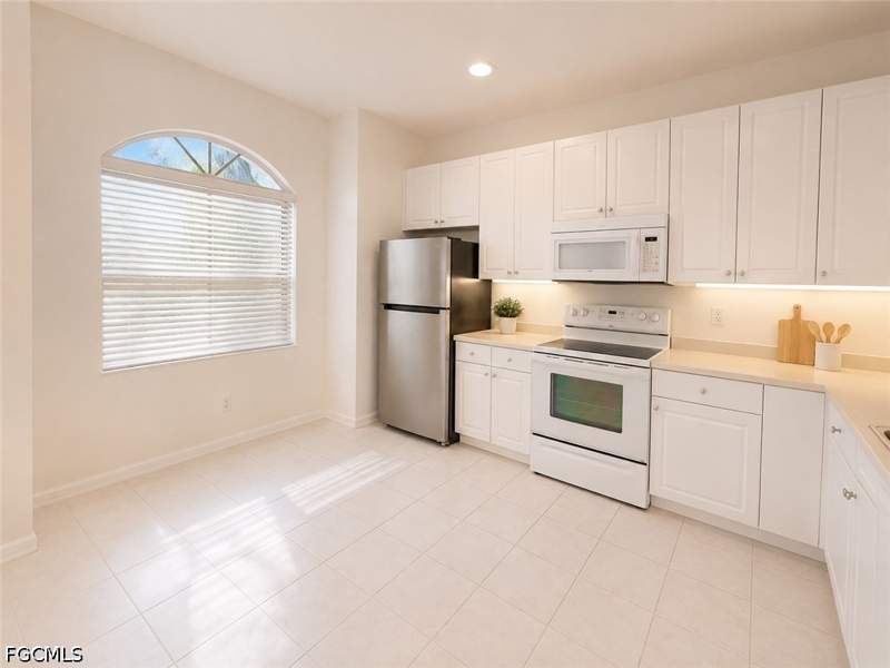 3 bedroom SingleFamilyResidence at 11330 Lakeland Cir, Silverlakes, Fort Myers — photo 4