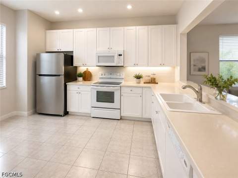 11330 Lakeland Cir, Fort Myers FL - photo 7 of 16