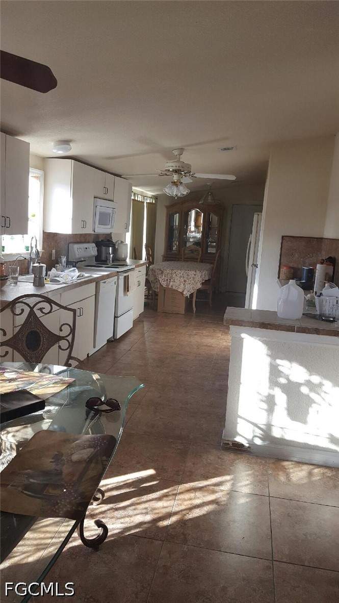 4 bedroom ManufacturedHome at 16960 Wildcat Dr, Fort Myers, Fort Myers — photo 2