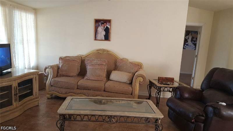 4 bedroom ManufacturedHome at 16960 Wildcat Dr, Fort Myers, Fort Myers — photo 3