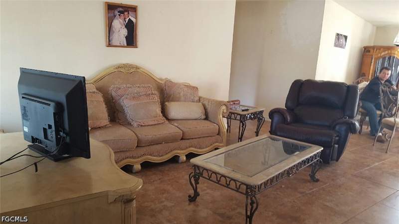 4 bedroom ManufacturedHome at 16960 Wildcat Dr, Fort Myers, Fort Myers — photo 4