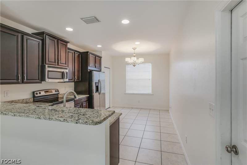 3 bedroom Townhouse at 3800 Clearbrook Ln, Townhomes Of San Simeon, Fort Myers — photo 4