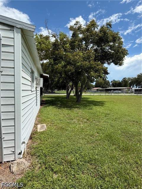 306 Pinecrest Ave NW, Moore Haven FL - photo 12 of 34