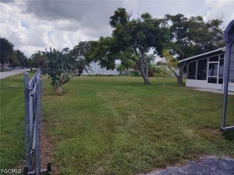 306 Pinecrest Ave NW, Moore Haven FL - photo 6 of 34