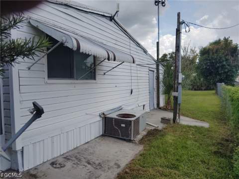 306 Pinecrest Ave NW, Moore Haven FL - photo 9 of 34