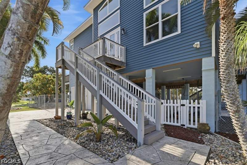 3 bedroom SingleFamilyResidence at 5711 Linden Ln, Charlotte Shores, Bokeelia — photo 2