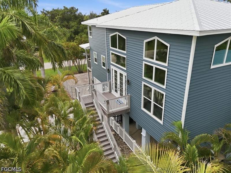 3 bedroom SingleFamilyResidence at 5711 Linden Ln, Charlotte Shores, Bokeelia — photo 4