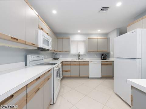 88 Cypress View Dr F88, Naples FL - photo 6 of 37