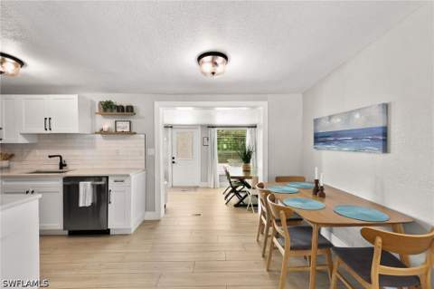 2160 Holiday Ln, Naples FL - photo 6 of 32