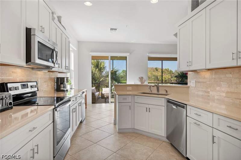3 bedroom Condominium at 10251 Glastonbury Cir 201, Somerset, Fort Myers — photo 3