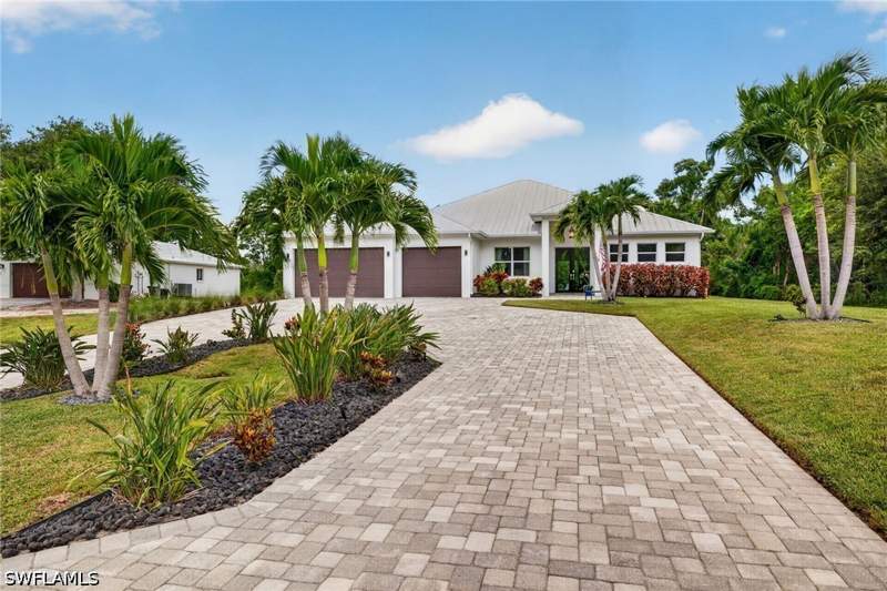 4 bedroom SingleFamilyResidence at 27150 Rue De Paix, Lakes Of San Souci, Bonita Springs — photo 4