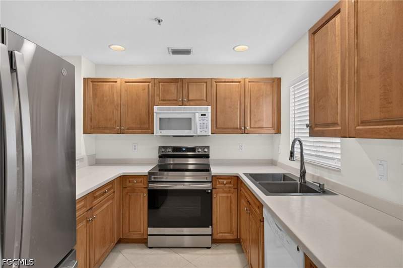 2 bedroom Townhouse at 9400 Ivy Brook Run 108, Village Of Stoneybrook, Fort Myers — photo 5
