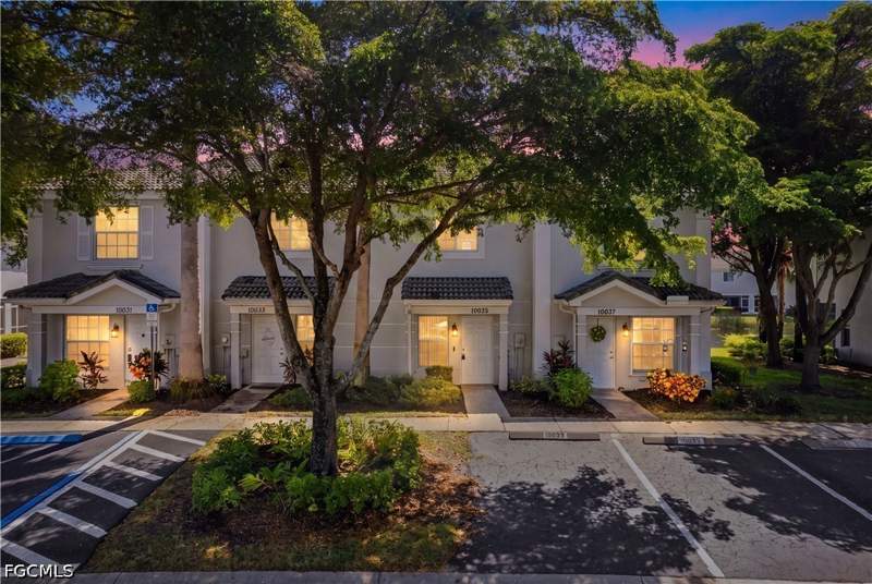 2 bedroom Townhouse at 10035 Spyglass Hill Ln, Cypress Landing, Fort Myers — photo 2