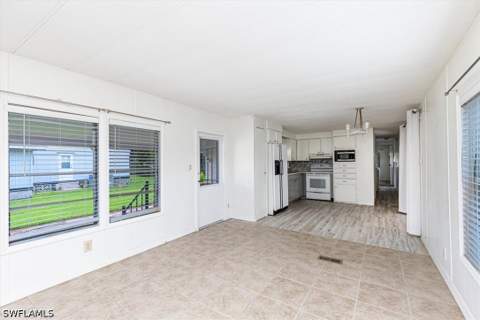 591 Cape Florida Ln, Naples FL - photo 7 of 23