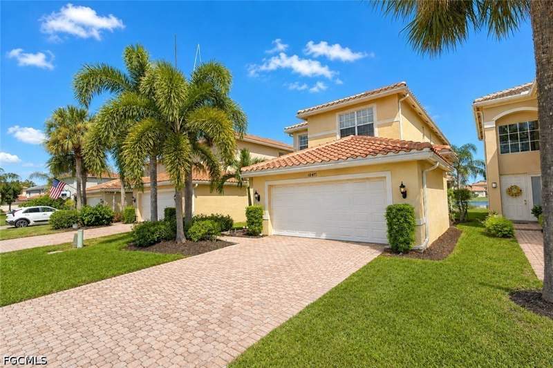 5 bedroom SingleFamilyResidence at 10471 Winged Elm Ln, Botanica Lakes, Fort Myers — photo 2