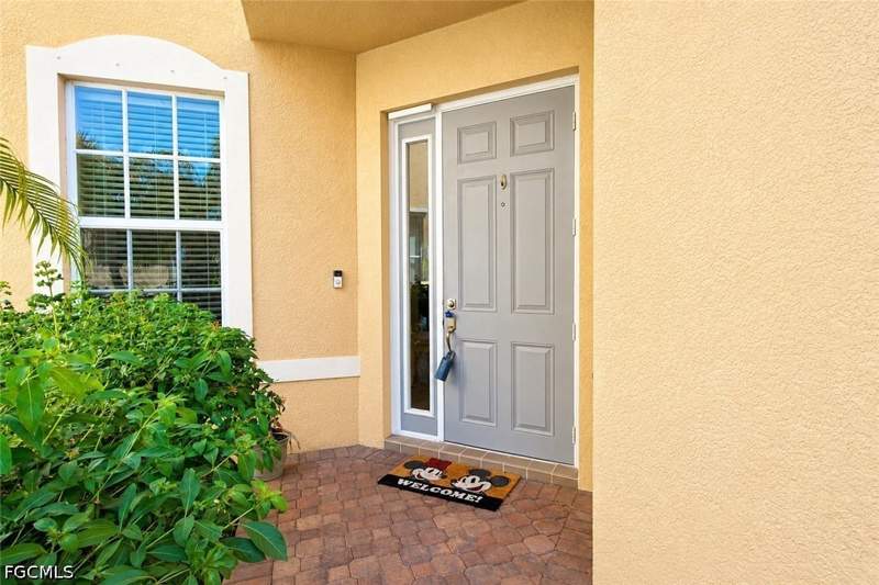 5 bedroom SingleFamilyResidence at 10471 Winged Elm Ln, Botanica Lakes, Fort Myers — photo 3