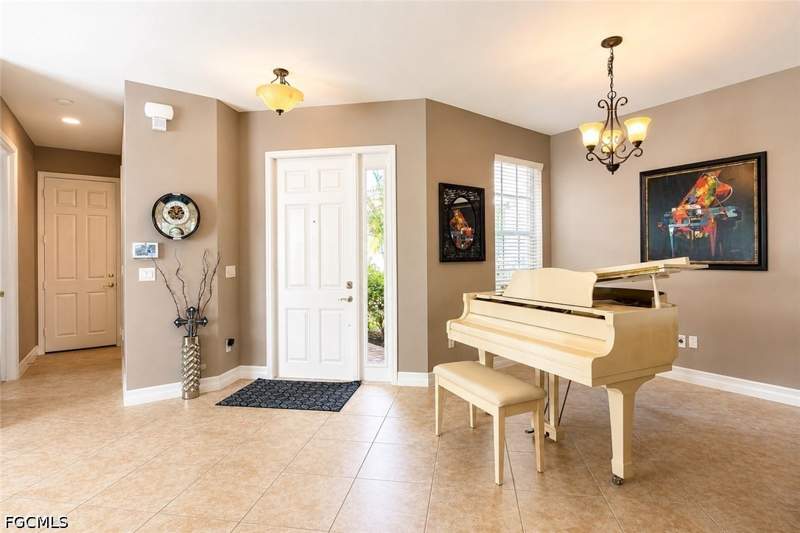 5 bedroom SingleFamilyResidence at 10471 Winged Elm Ln, Botanica Lakes, Fort Myers — photo 4