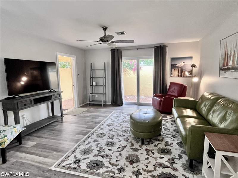 2 bedroom Attached at 186 Harrison Rd H4, Glades Country Club, Naples — photo 3